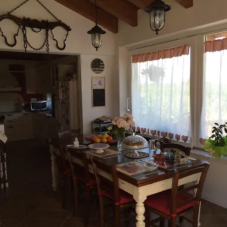 Alojamento de Acomodação e Pequeno-almoço Mum's 3*